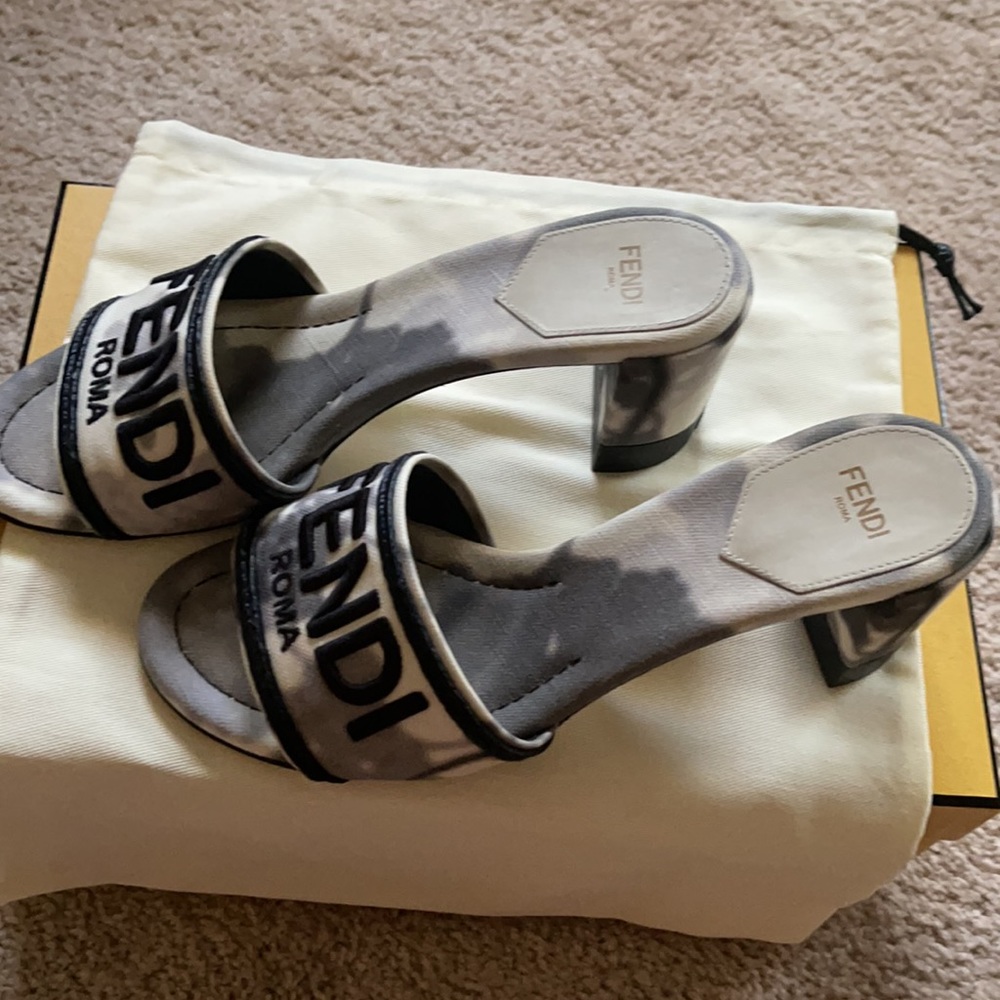Fendi - Picture 4 of 7